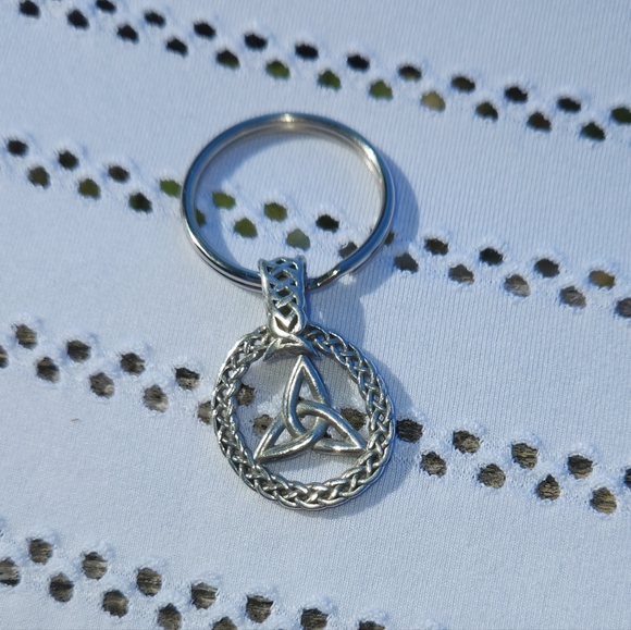 Vintage Celtic Key Chain - Picture 3 of 3